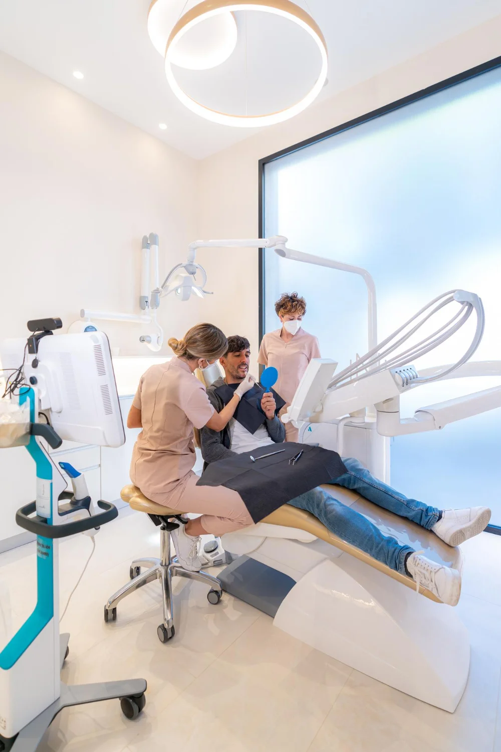 Servicios más populares en las mejores clínicas dentales en Madrid